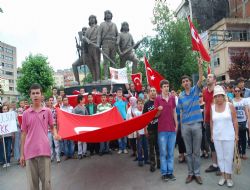 “Şehide saygı, teröre lanet” 